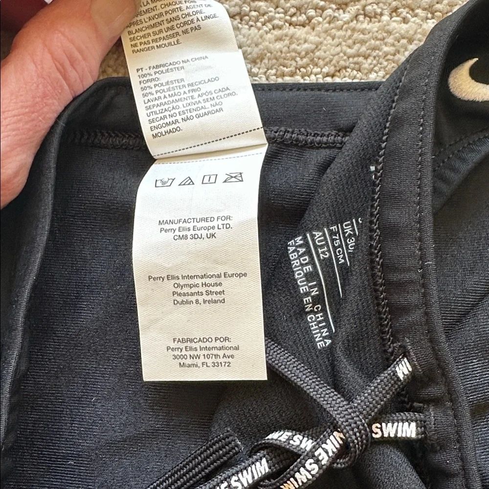 Like New Nike Swim HydraStrong Essential Black Men's Swim Brief Size Medium 30”